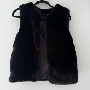 TOPSHOP Black Faux Fur Vest – Women’s Size 4 (UK 8) – Plush Soft Winter Layer